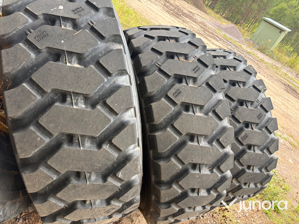 Hjullastardäck med fälg Westlake CB386 23.5R25 4 st