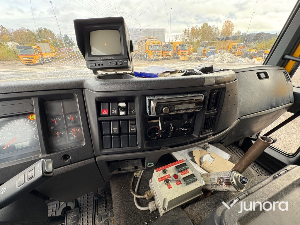 Lastbil - Volvo FL611 4X2