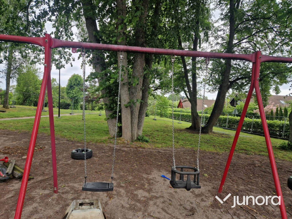 Komplett gungställning med fem gungor