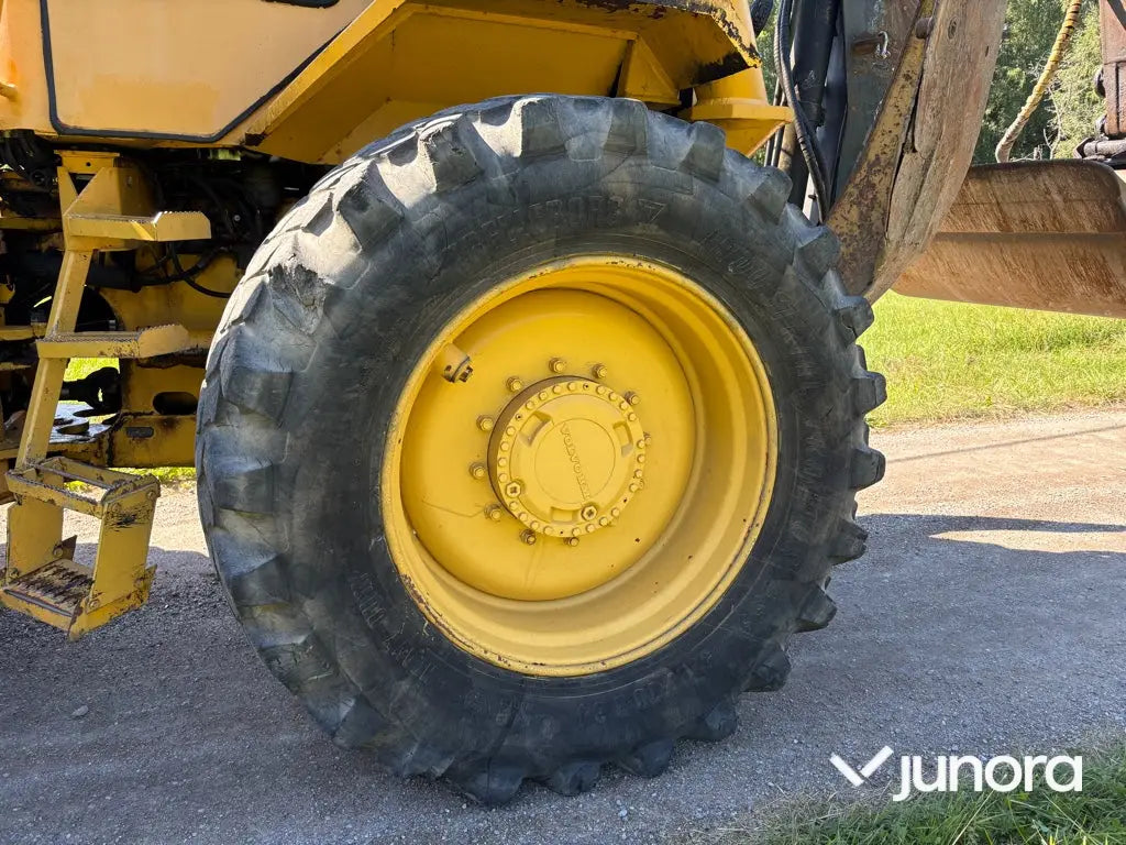 Traktorgrävare - Volvo BM 6300