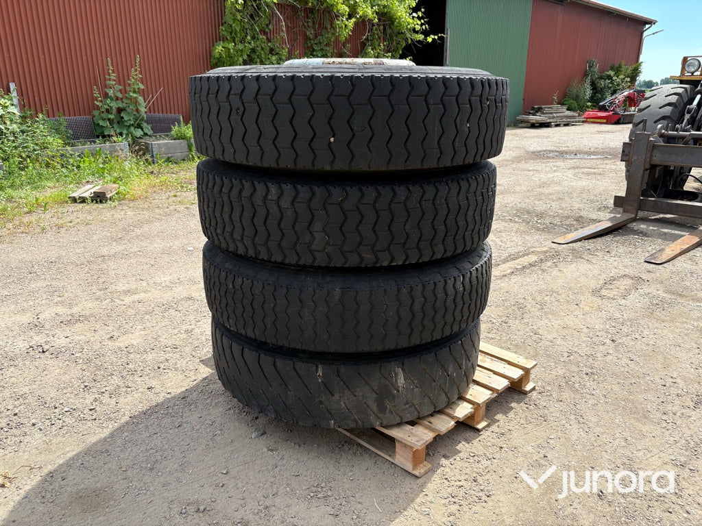 Lastvagnsdäck med fälg - 315/80 R22.5, 4 st