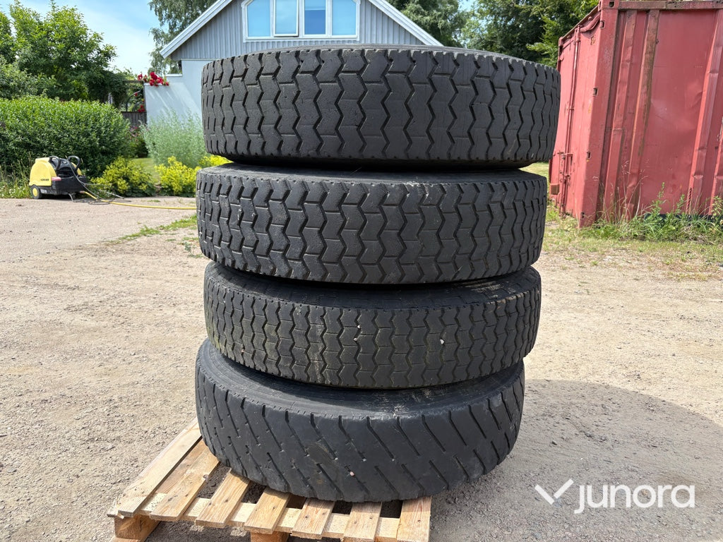 Lastvagnsdäck med fälg - 315/80 R22.5, 4 st