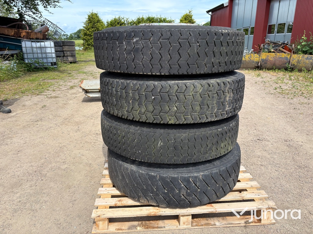 Lastvagnsdäck med fälg - 315/80 R22.5, 4 st