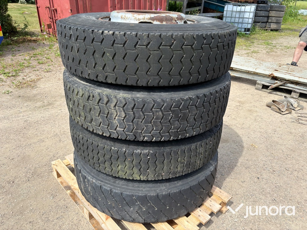 Lastvagnsdäck med fälg - 315/80 R22.5, 4 st