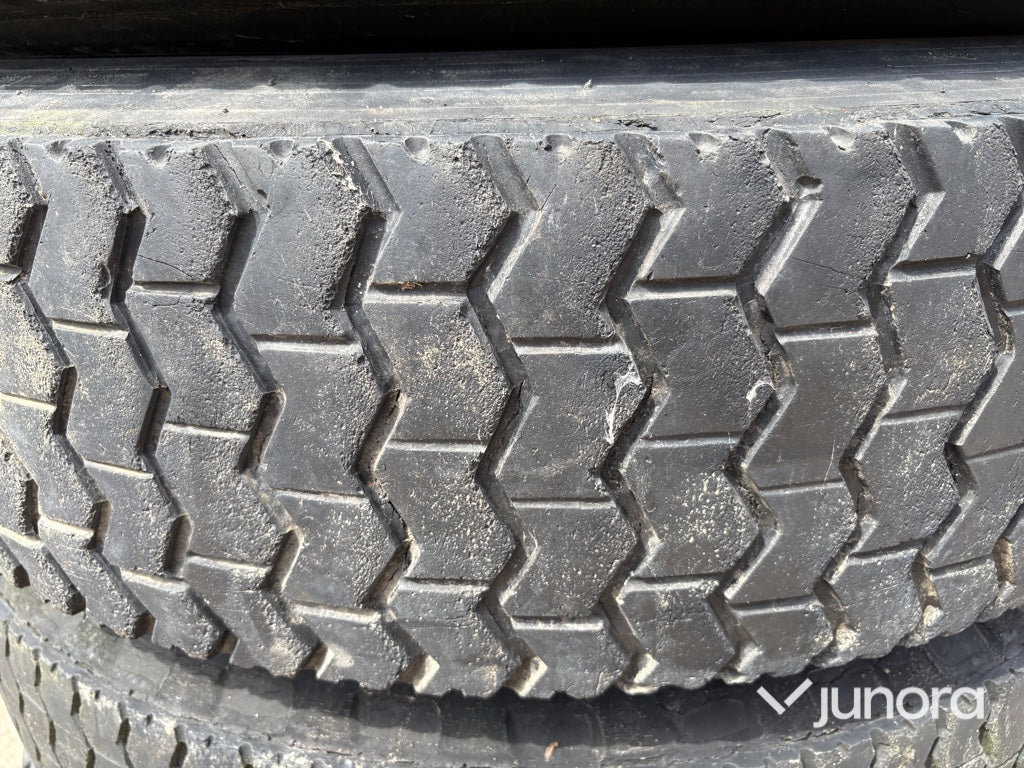 Lastvagnsdäck med fälg - 315/80 R22.5, 4 st