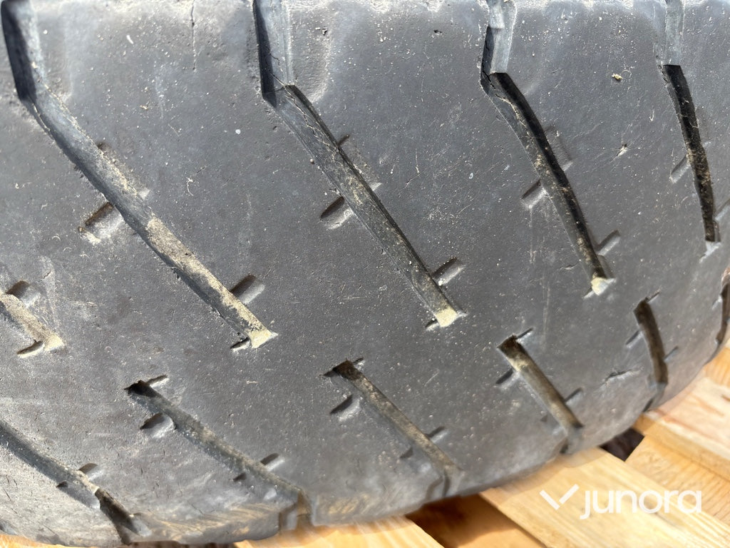 Lastvagnsdäck med fälg - 315/80 R22.5, 4 st