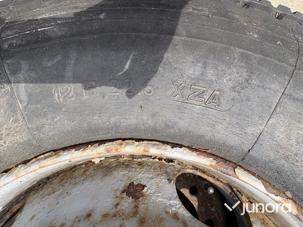 Lastvagnsdäck med fälg - 315/80 R22.5, 4 st