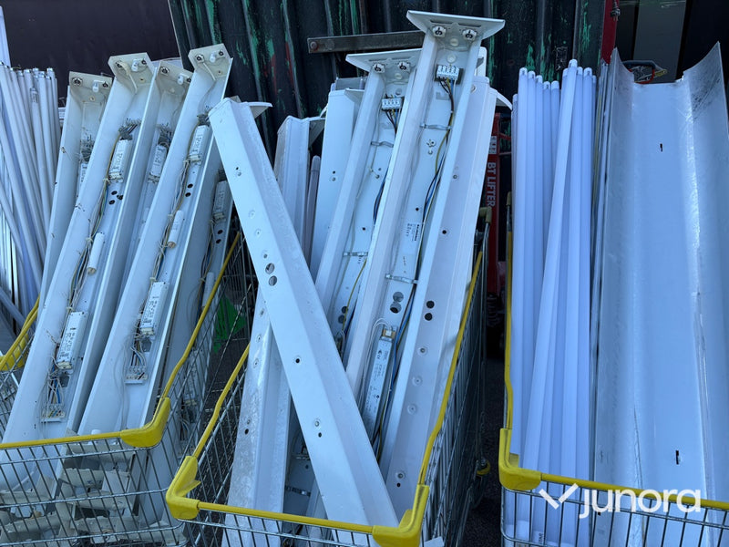 Lysrörsarmaturer + Lysrör - Stort parti