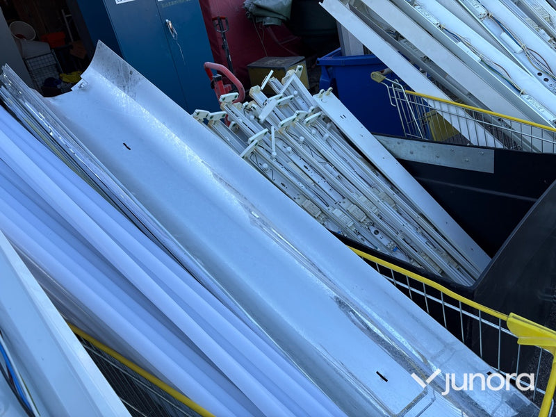 Lysrörsarmaturer + Lysrör - Stort parti