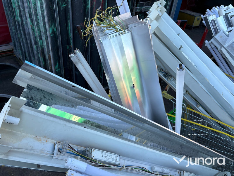 Lysrörsarmaturer + Lysrör - Stort parti