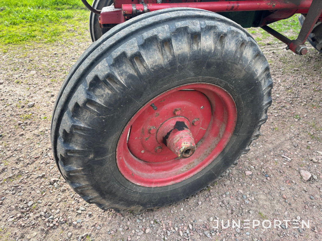 Traktor Volvo BM 400 Buster med lastare