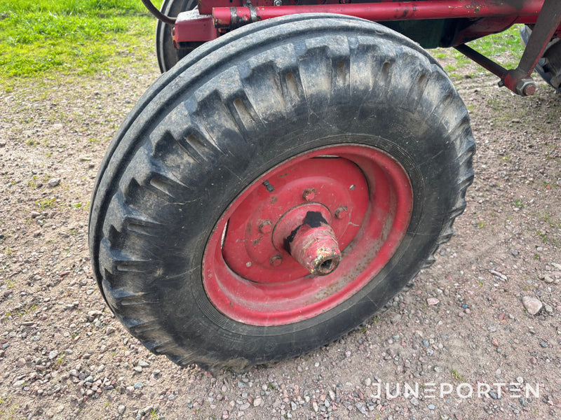 Traktor Volvo BM 400 Buster med lastare