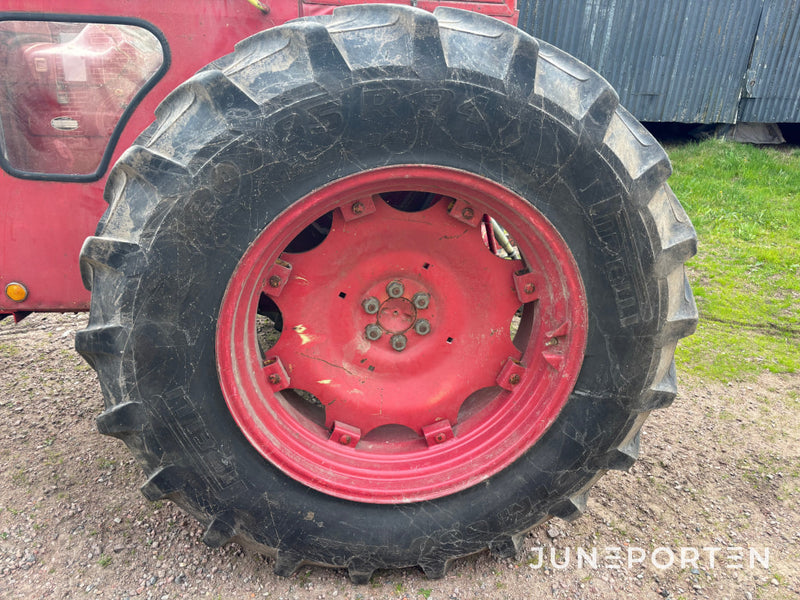 Traktor Volvo BM 400 Buster med lastare