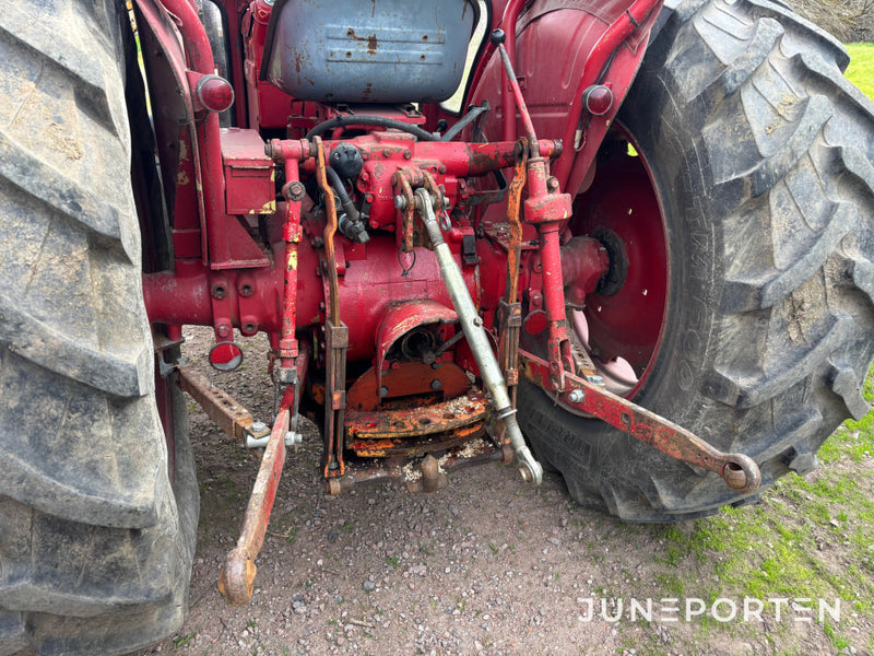 Traktor Volvo BM 400 Buster med lastare