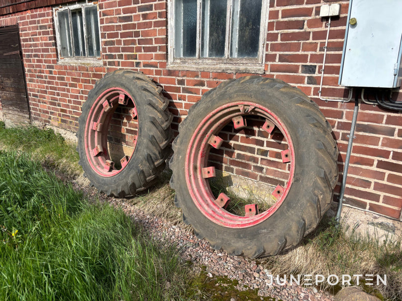 Traktor Volvo BM 400 Buster med lastare