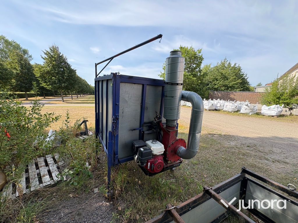 Lövsug med tippcontainer – Honda motor