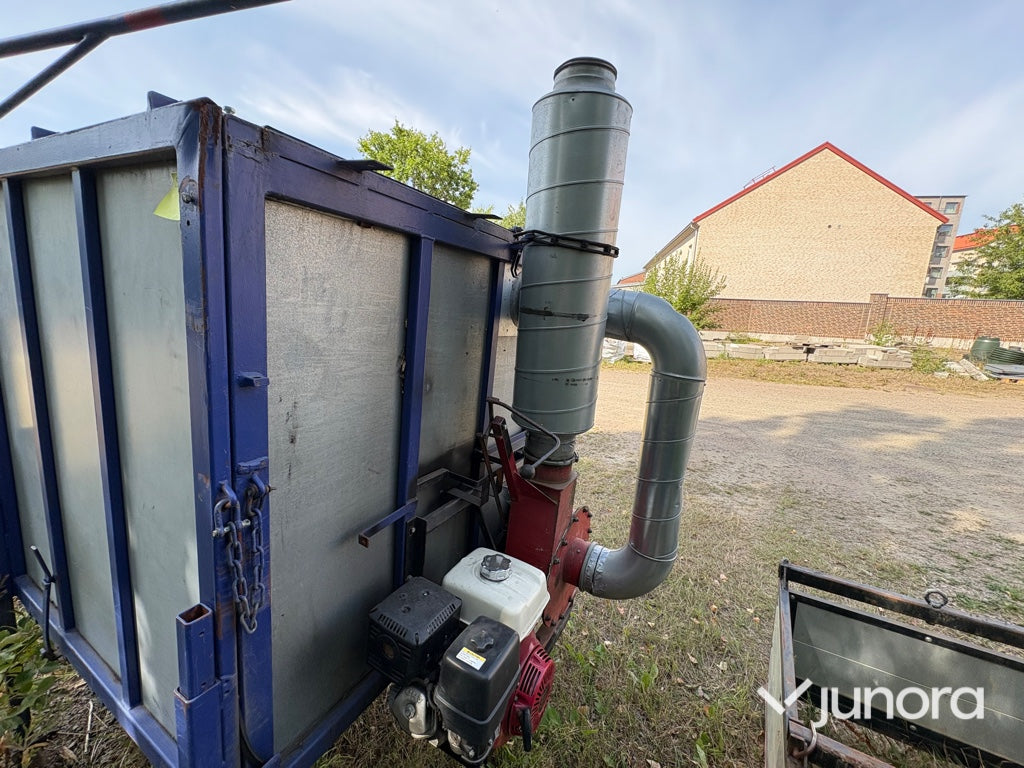 Lövsug med tippcontainer – Honda motor