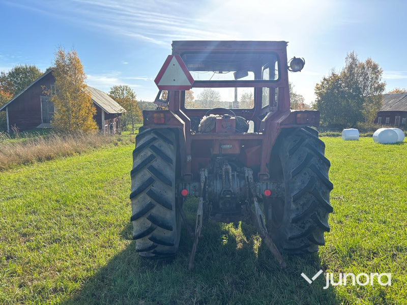 Traktor - Massey Ferguson 185S med lastare