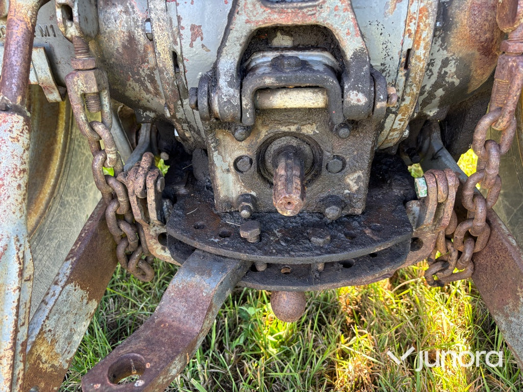 Traktor - Massey Ferguson 185S med lastare