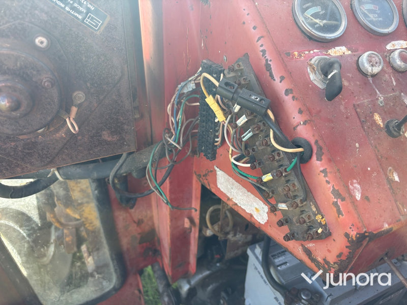 Traktor - Massey Ferguson 185S med lastare