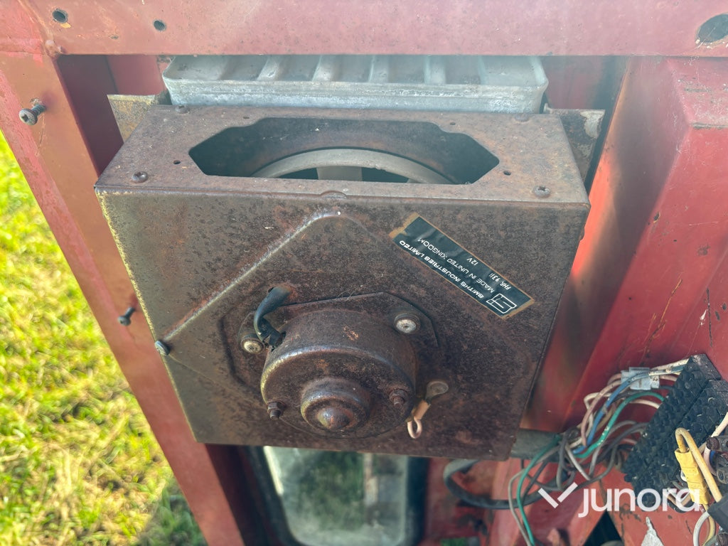 Traktor - Massey Ferguson 185S med lastare