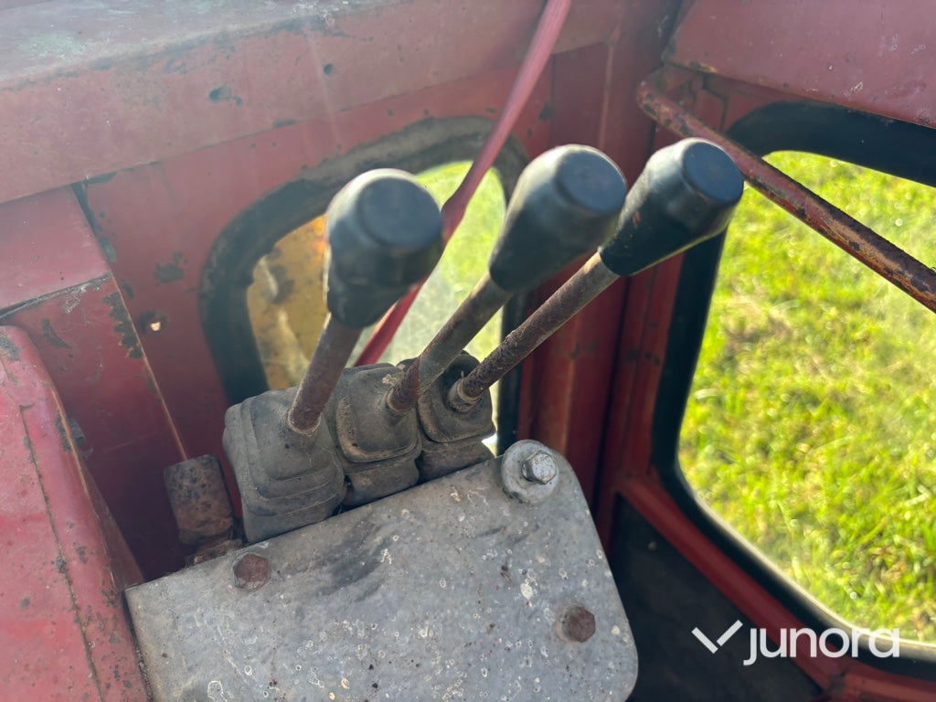 Traktor - Massey Ferguson 185S med lastare