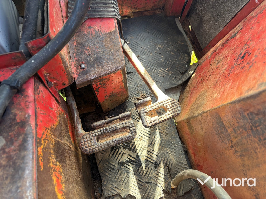 Traktor - Massey Ferguson 185S med lastare