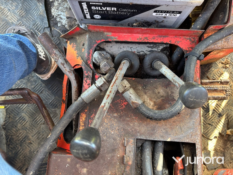 Traktor - Massey Ferguson 185S med lastare