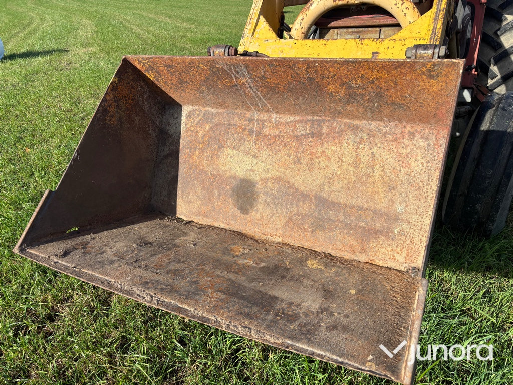 Traktor - Massey Ferguson 185S med lastare