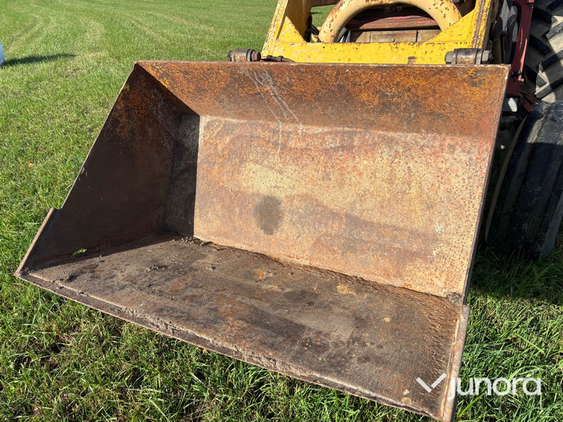 Traktor - Massey Ferguson 185S med lastare