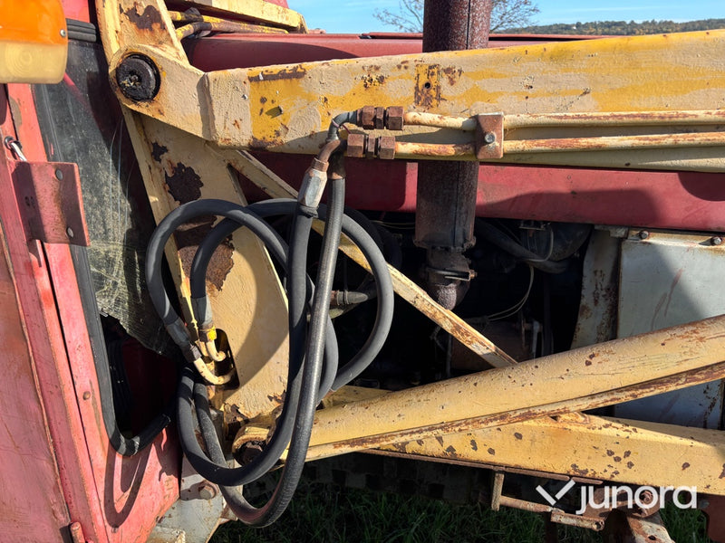 Traktor - Massey Ferguson 185S med lastare