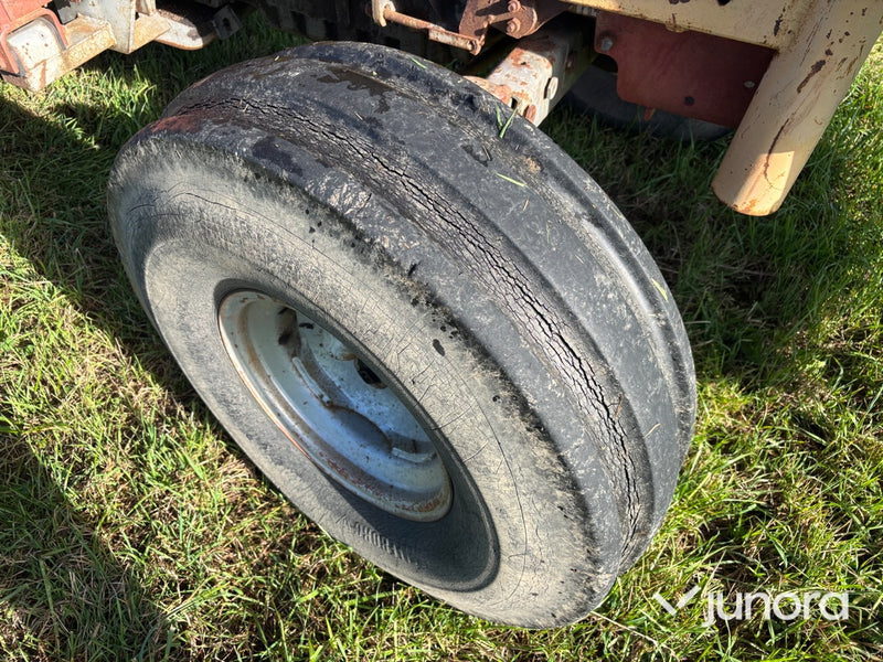 Traktor - Massey Ferguson 185S med lastare