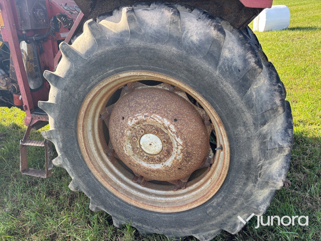 Traktor - Massey Ferguson 185S med lastare