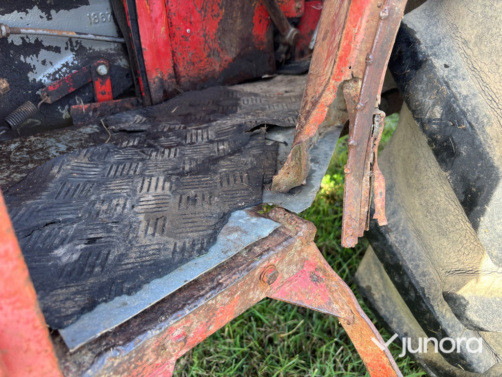 Traktor - Massey Ferguson 185S med lastare