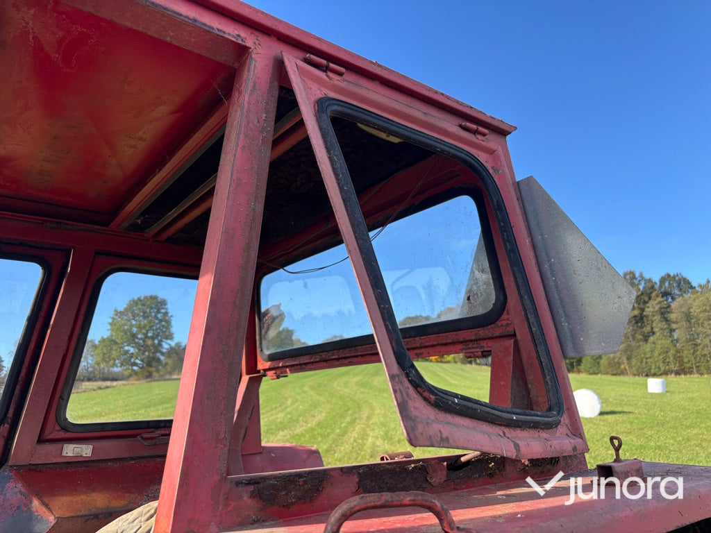 Traktor - Massey Ferguson 185S med lastare