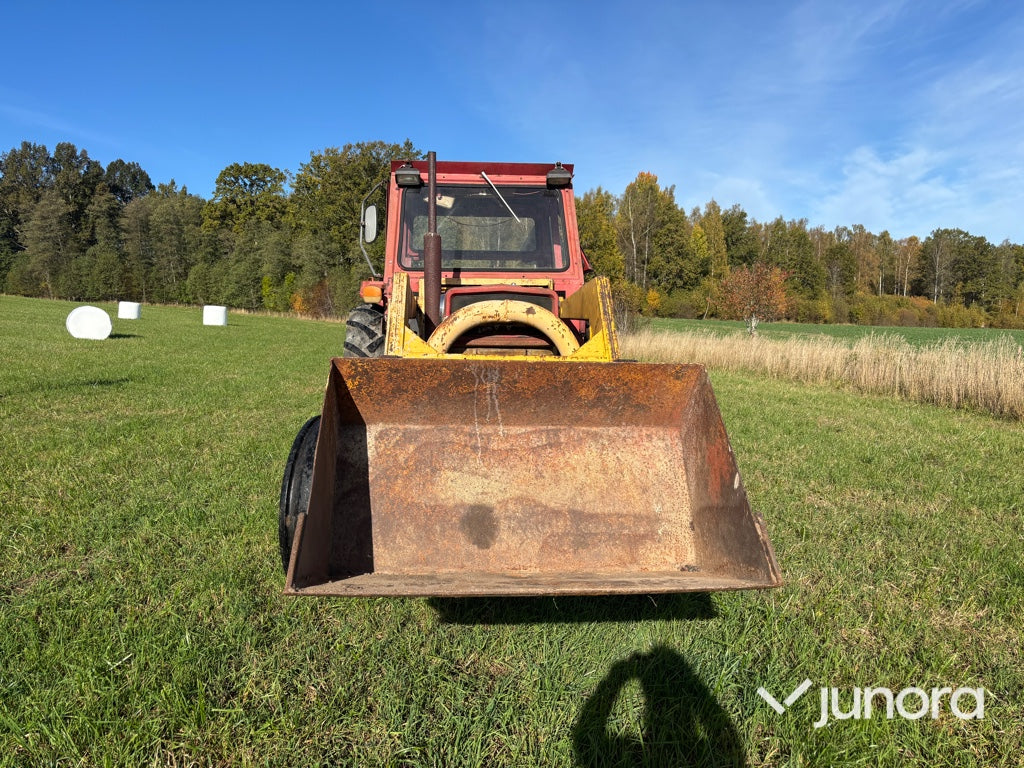 Traktor - Massey Ferguson 185S med lastare