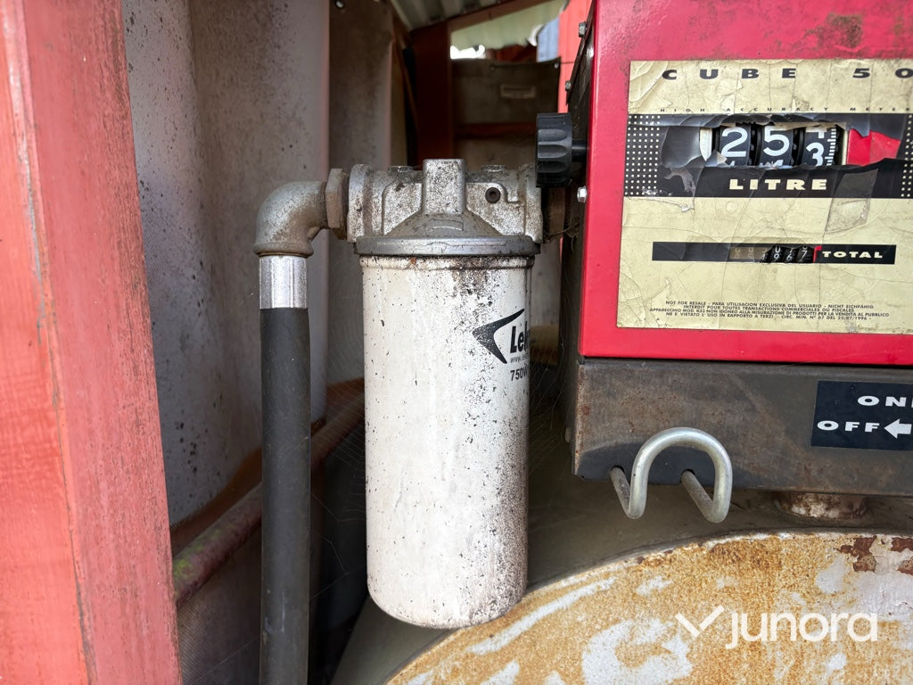 Dieseltank med pump och tankpistol