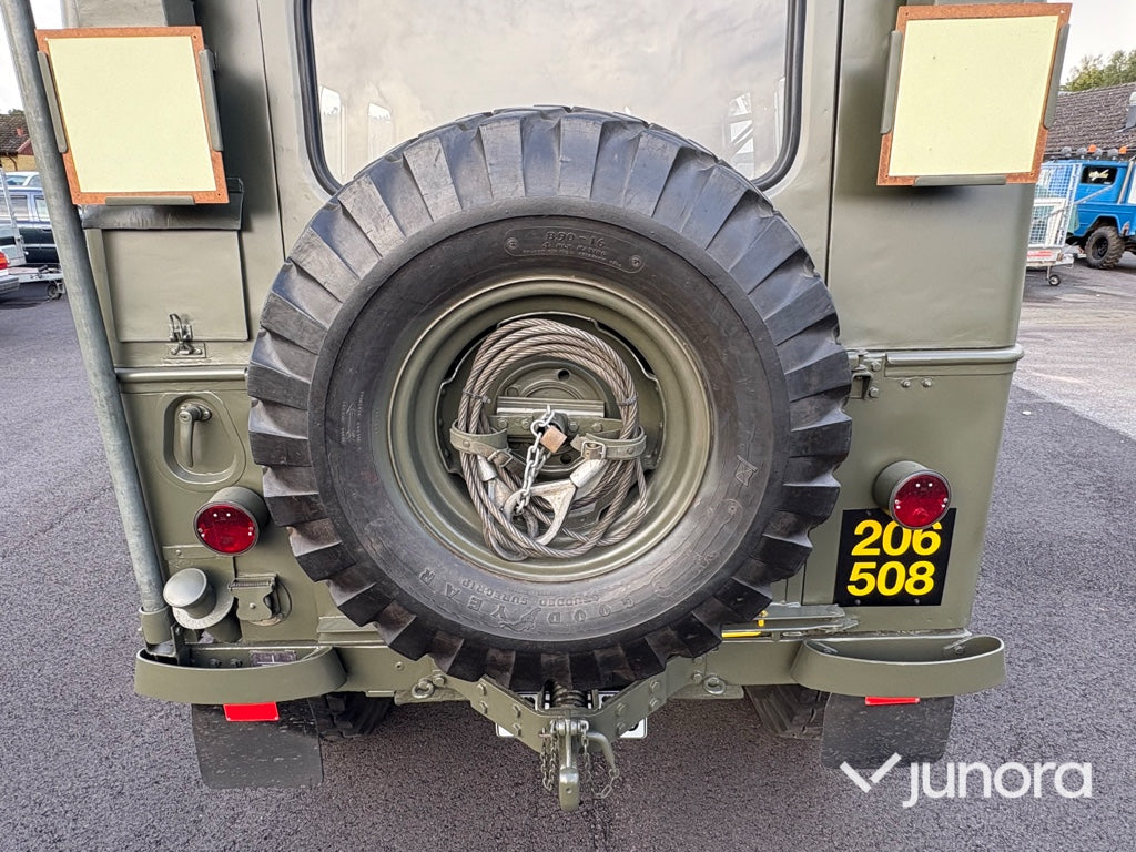 Militärbil Volvo 9033/Radio Valp