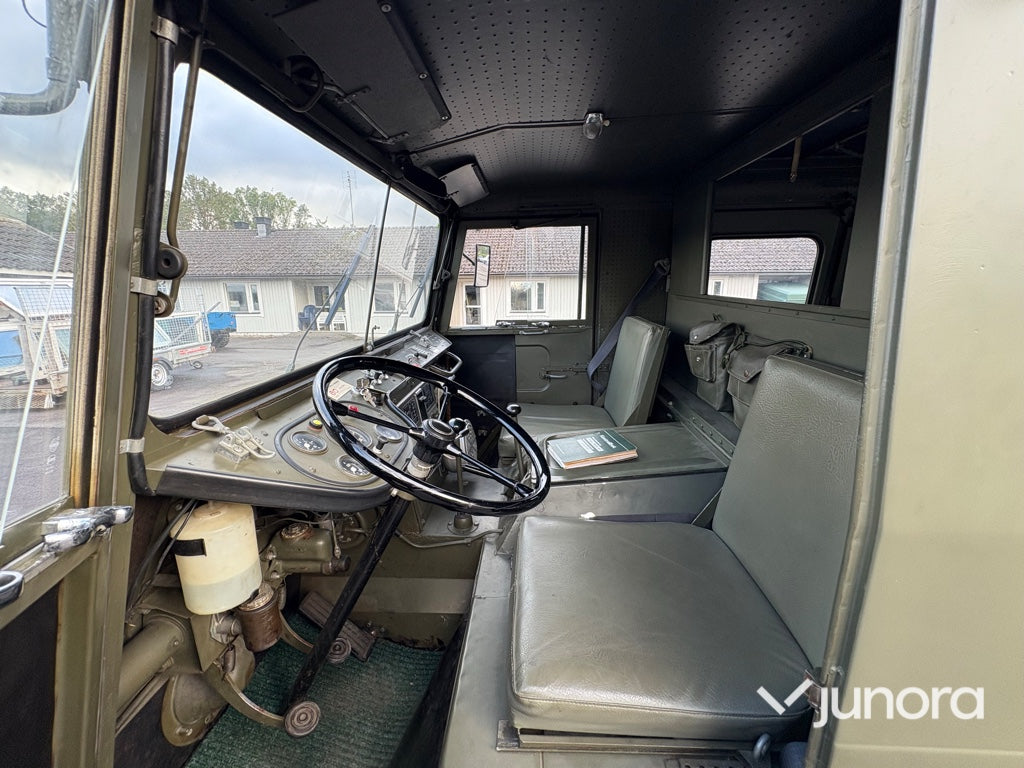 Militärbil Volvo 9033/Radio Valp