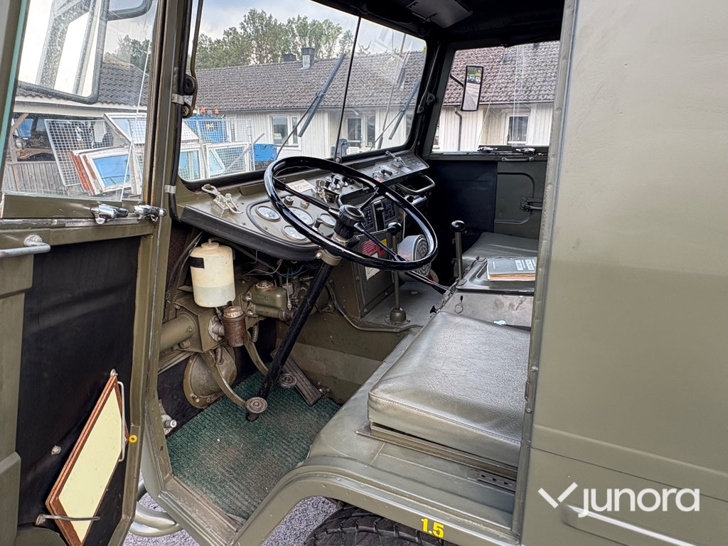 Militärbil Volvo 9033/Radio Valp