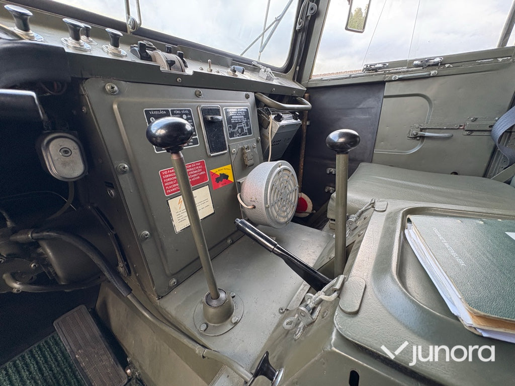 Militärbil Volvo 9033/Radio Valp