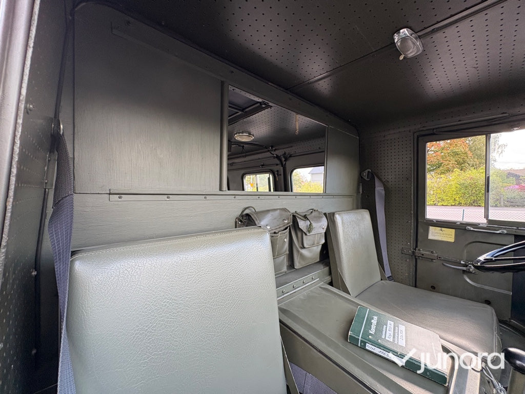 Militärbil Volvo 9033/Radio Valp