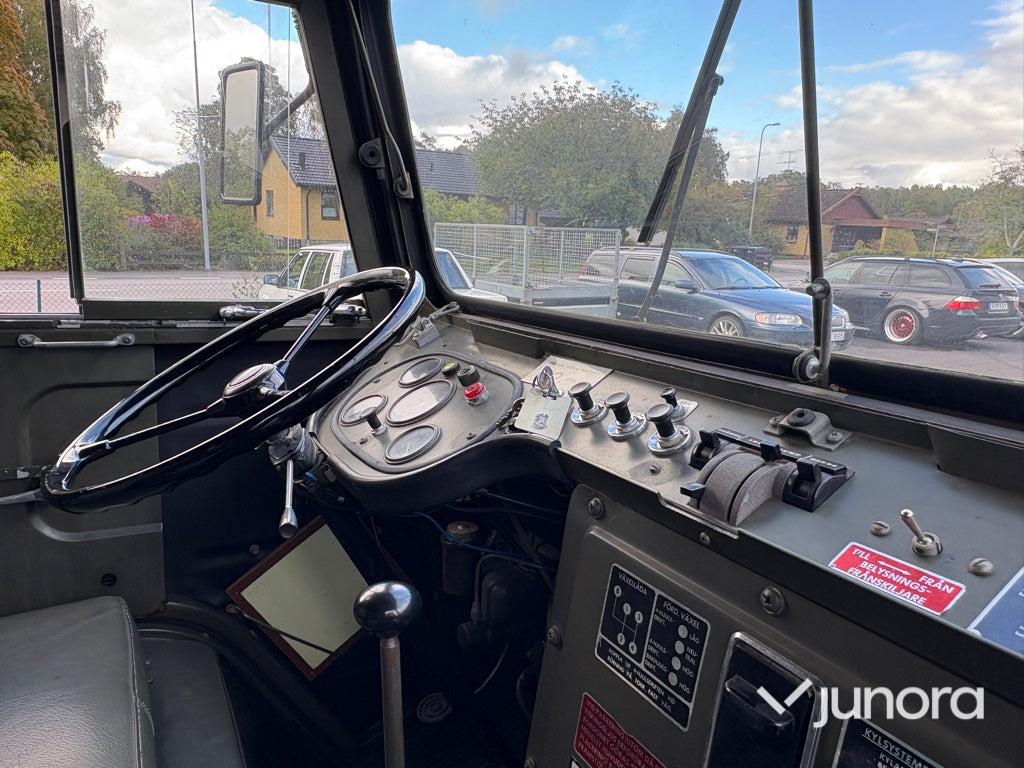 Militärbil Volvo 9033/Radio Valp