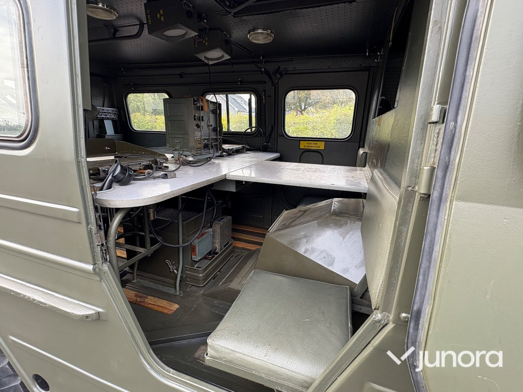 Militärbil Volvo 9033/Radio Valp