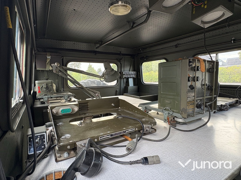Militärbil Volvo 9033/Radio Valp