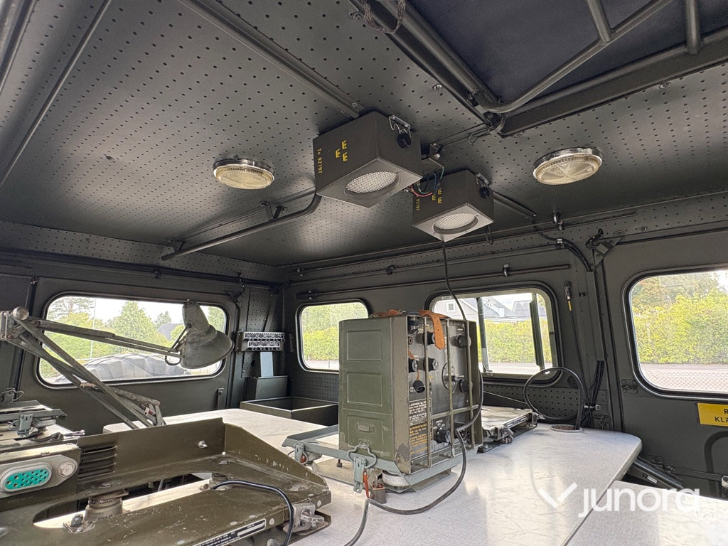 Militärbil Volvo 9033/Radio Valp