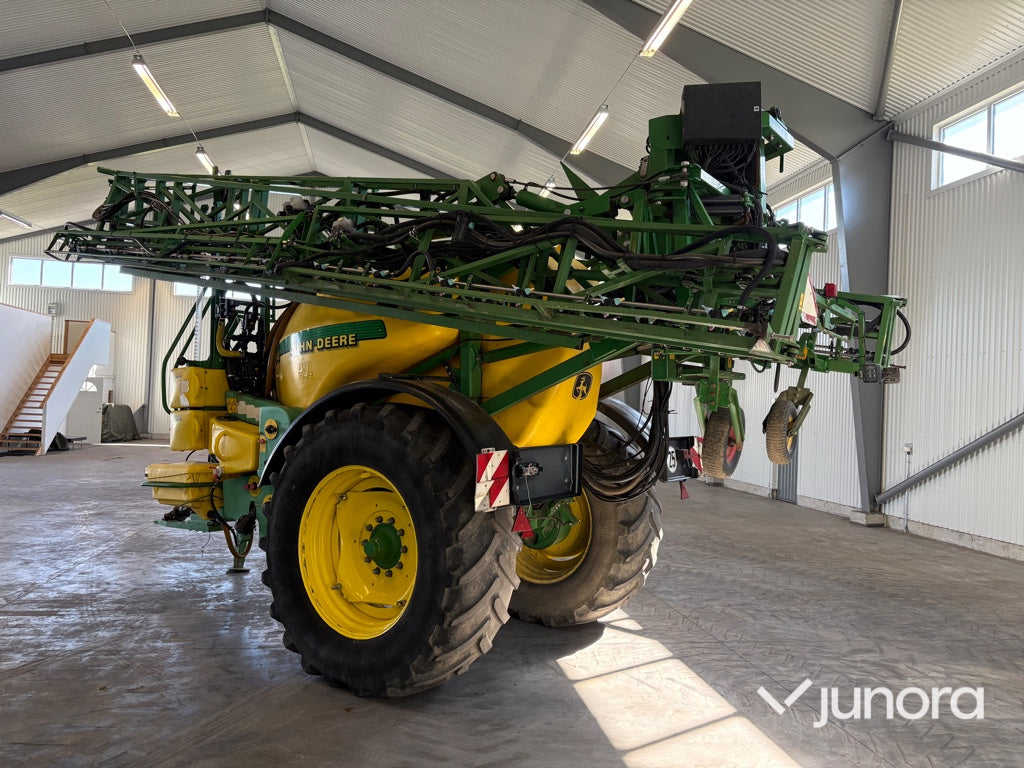 Bogserad växtskyddsspruta - John Deere, TRSP25