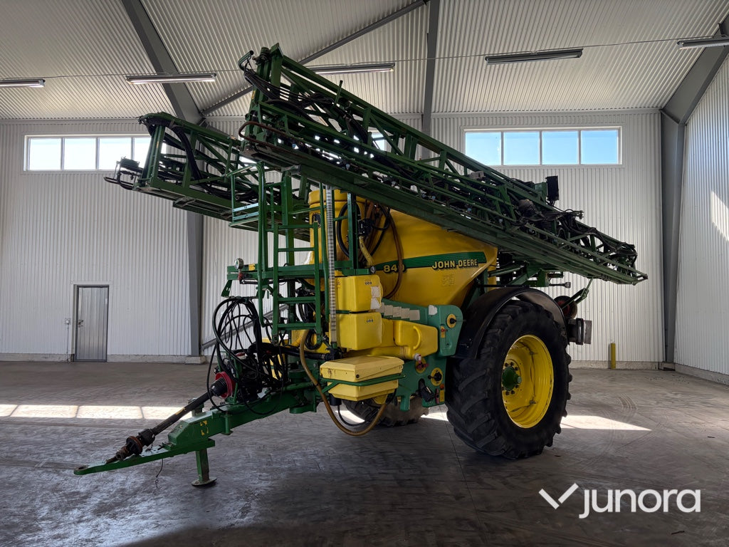 Bogserad växtskyddsspruta - John Deere, TRSP25