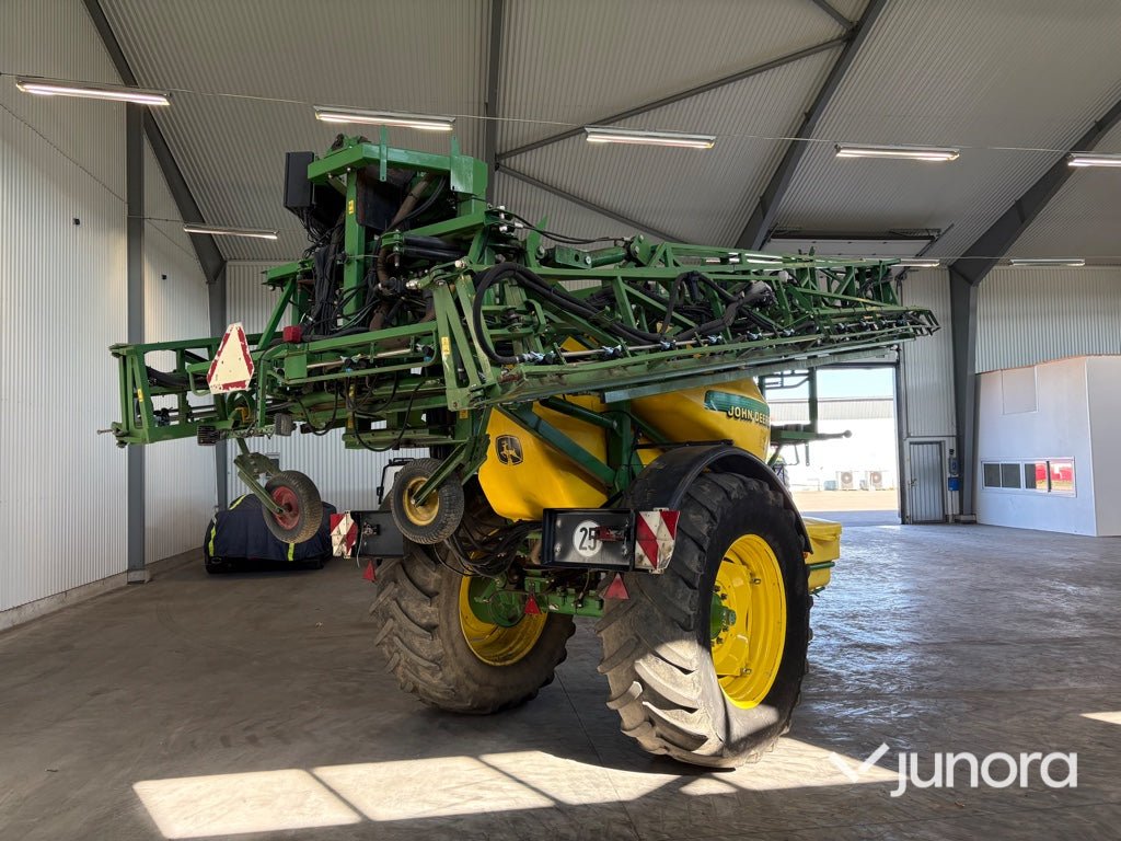 Bogserad växtskyddsspruta - John Deere, TRSP25