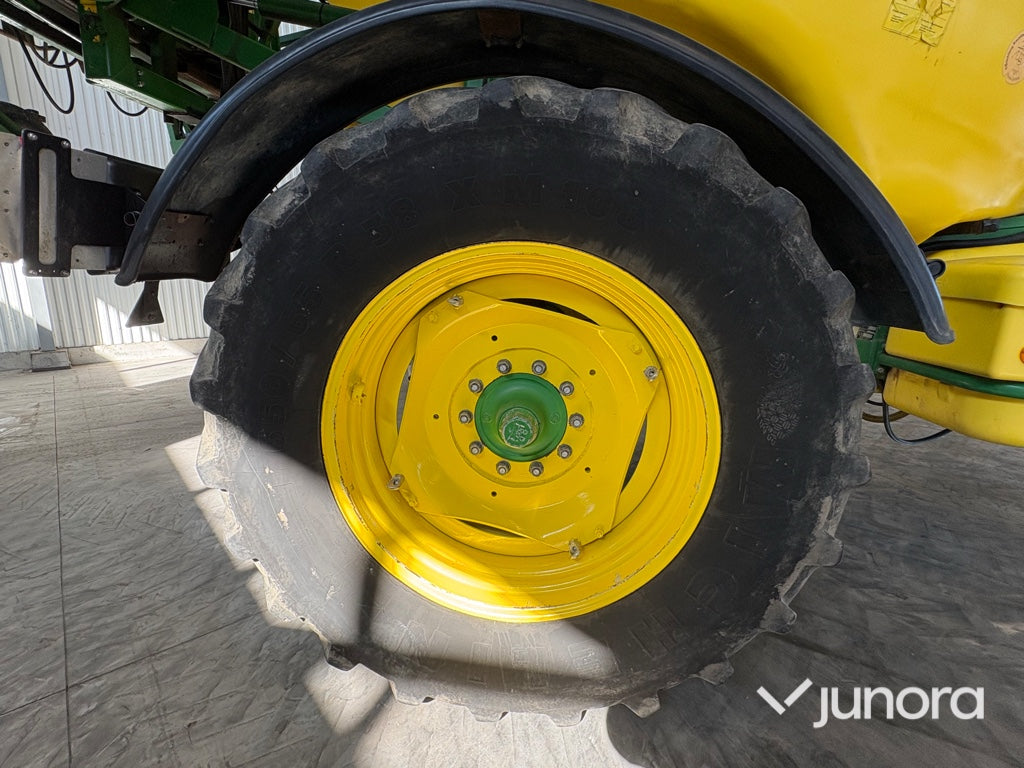 Bogserad växtskyddsspruta - John Deere, TRSP25